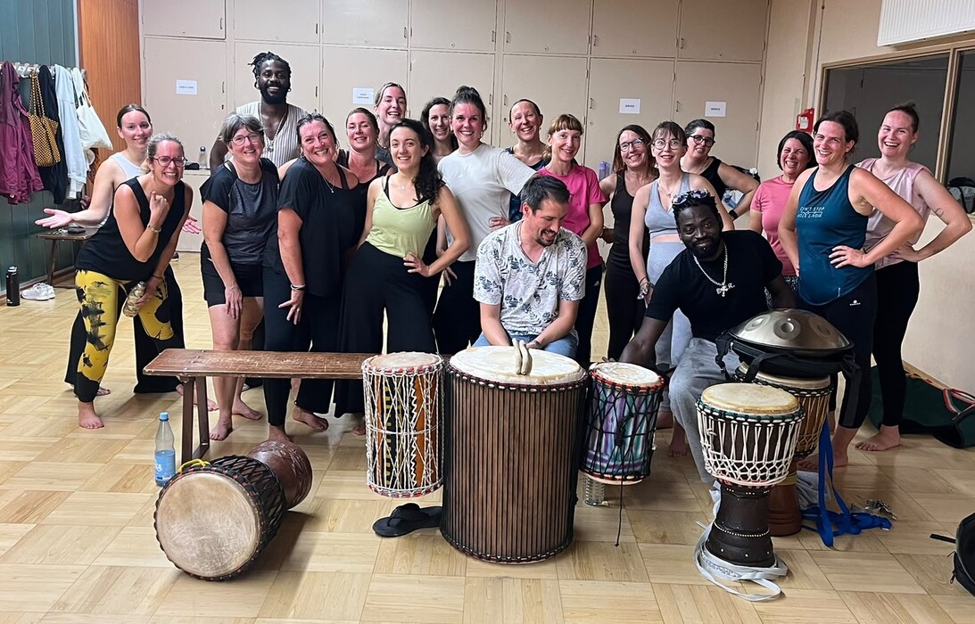 Une paartie du groupe de danse africaine 26-27 de l'ALB + perscusionnistes